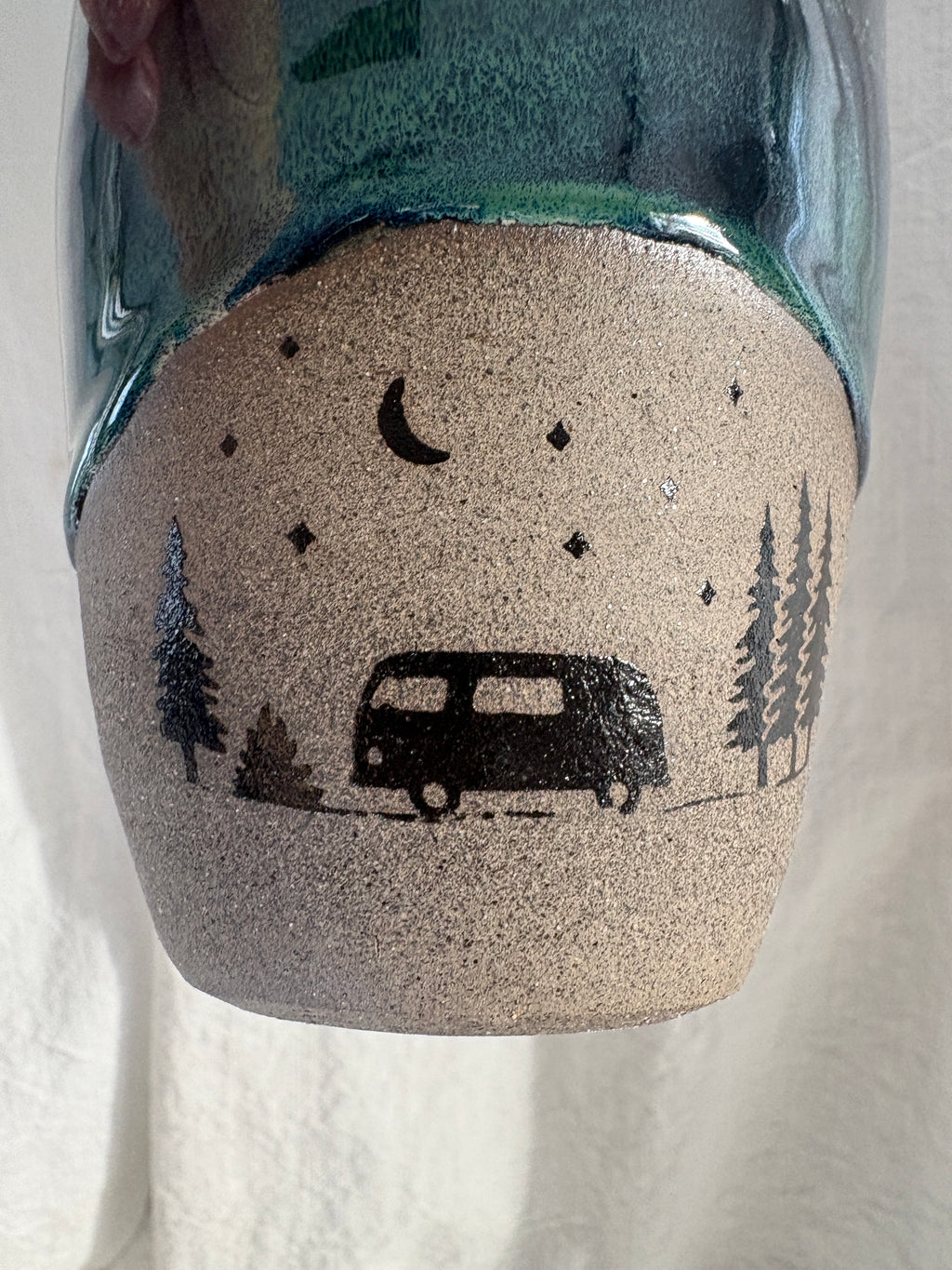 Handgemachter Keramikbecher mit Van Bulli Henkel modern mit Henkel – Steinzeug Becher, Vanlife Geschenk, Naturglasur,  360-400 ml