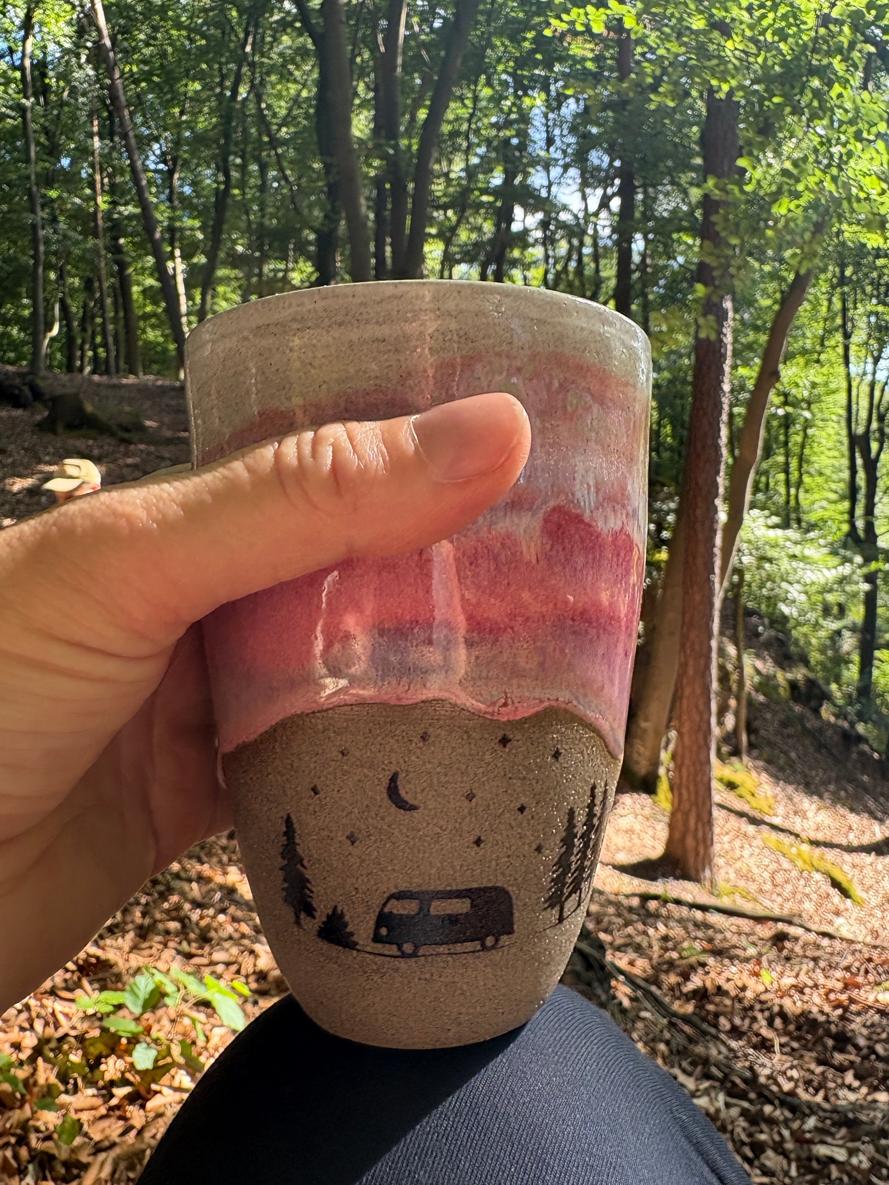 Handgemachter Keramikbecher mit Van Bulli Henkel modern mit Henkel – Steinzeug Becher, Vanlife Geschenk, Naturglasur,  360-400 ml